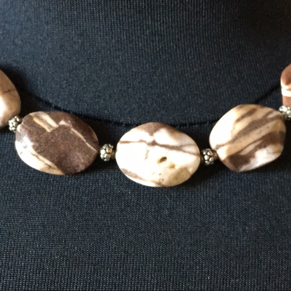 Gorgeous brown marble jade necklace/earrings set - Picture 3 of 3